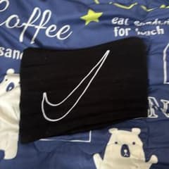 Nike 黒 ネックウォーマー ロゴ入りのサムネイル