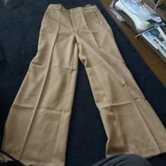 ベージュ ワイドパンツ バックポケット付きのサムネイル