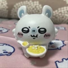 ちいかわ カプセルトイ フィギュア 食事中のサムネイル
