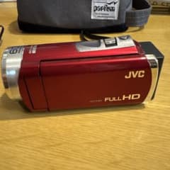 【動作品】JVC ビデオカメラ 赤色 三脚 HDMIケーブル付き 動作品】JVC ビデオカメラ 赤色 三脚 HDMIケーブル付き - メルカリ