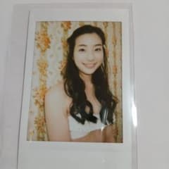 足立梨花 チェキ インスタント写真 女性ポートレート - メルカリ