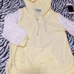 新品✨ OLIVEdbsDLIVE 黄色パーカーのサムネイル