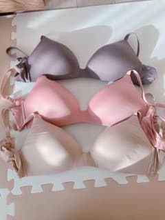 ユニクロ　ワイヤレスブラ（3Dホールド）　CD 75/80 新品未使用のサムネイル