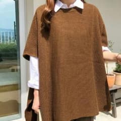スリット入りニットポンチョのサムネイル