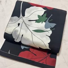 【美品】【名古屋帯】黒 シック 葉っぱ模様 シンプル【おそらく正絹】のサムネイル