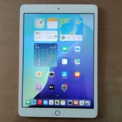 iPad 第8世代 32GB wifi ゴールド 箱ケーブル付き - メルカリ