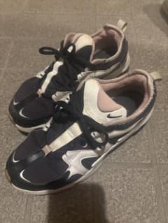 NIKE エアマックススニーカー ブラック ホワイト ピンクのサムネイル