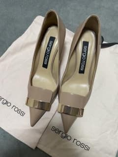 Sergio Rossi ベージュ エナメルパンプス　36.5 新品　未使用 sergio rossi ベージュ ポインテッドトゥパンプス - メルカリ