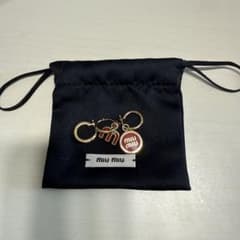 miu miu 両耳用ピアスのサムネイル