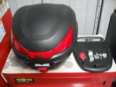 綺麗　GIVI B27N <27L> 未塗装ブラック BOX 取付けベース付き!のサムネイル