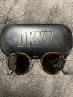 DKNYのサムネイル