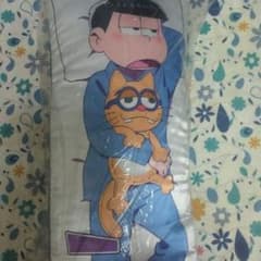 最終値下げ☆おそ松さん 一松 抱き枕 ☆のサムネイル