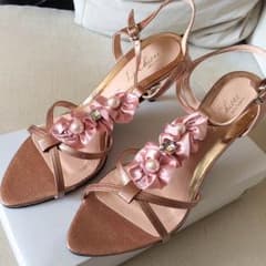 ジェリービーンズパンプスハイヒールパーティービジューフラワーモチーフ結婚式二次会のサムネイル
