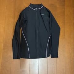 NIKEラッシュガードのサムネイル