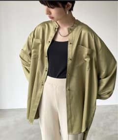 comona☆様専用　サテンタッチダブルボタンシャツのサムネイル