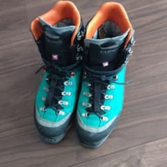 雪山に行こう！本格的イタリアメーカー登山靴25.5センチのサムネイル