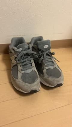 New Balance 2002r グレー スニーカーのサムネイル