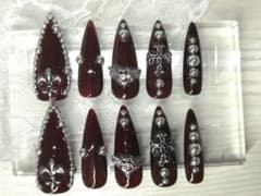 ハンドメイド ネイルチップ ダークレッド シルバー 地雷系 パンク系 カッコイイのサムネイル