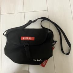 MILK ブラック ショルダーバッグのサムネイル