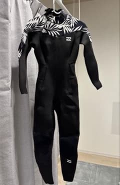 【新品未使用美品】BILLABONG ウェットスーツ Mサイズのサムネイル