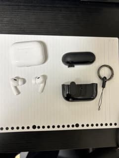 純正品　AirPods Pro第2世代　エレコムの保護ケース付きのサムネイル