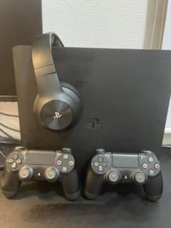 PS4 pro 1TB +コントローラー +ヘッドセット+キングダムハーツのサムネイル