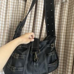 ベルトデザイン ショルダーバッグ ブラックのサムネイル
