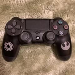 PS4 純正 コントローラー　スターウォーズデザイン　デュアルショック4のサムネイル