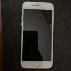 Apple iPhone 8 シルバー Appleロゴ付き、ケース付きで保護安心のサムネイル