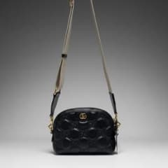 GUCCI ブラックレザーショルダーバッグのサムネイル