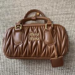 miu miu ノベルティキルティングハンドバッグ ブラウン miu miu ノベルティキルティングハンドバッグ ブラウン - メルカリ