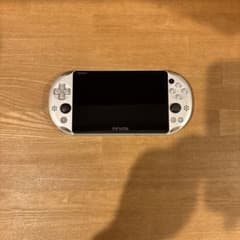 PS Vita PCH-2000 本体 ホワイト 32GBメモリーカードのサムネイル