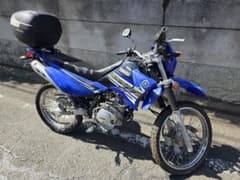 低走行　ヤマハ　xtz125 青 オフロードバイク リアボックス付きのサムネイル
