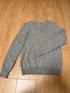 【値下げ】UNIQLO カシミアVネックセーター M グレーのサムネイル
