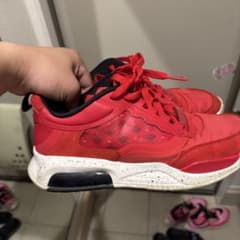 と*お様 Jordan レッド スニーカーのサムネイル