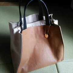 手提げバックのサムネイル