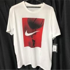 新品未使用 ナイキ Tシャツのサムネイル