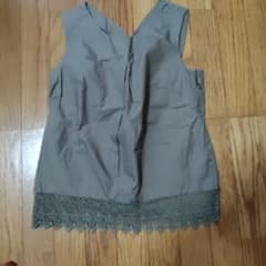 【超美品】QUEENS COURT ノースリーブ トップス カーキ レース裾のサムネイル