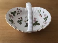 ウェッジウッド　ワイルドストロベリー　カンタベリーバスケット　かごのサムネイル