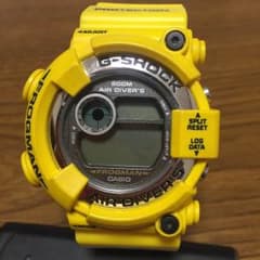 CASIO G-SHOCK men in yellowのサムネイル