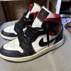 NikeWomen's AirJordan 1 MidBlack/Gym Redのサムネイル