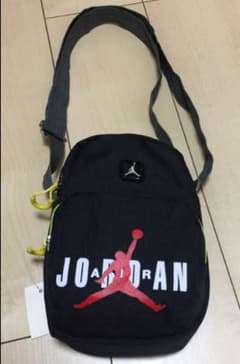 SALE‼︎ 新品・JORDANショルダーバックのサムネイル