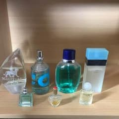 人気の香水セット レアおまけ付きのサムネイル
