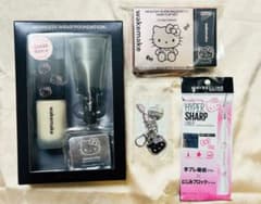 Wakemake MAYBELLINE Hello Kitty Set