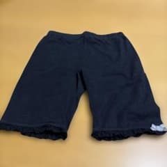 黒いフリル付きハーフパンツ 130のサムネイル