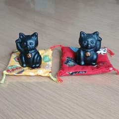 南部鉄器 ミニチュア 招き猫 ペア 置物 （座布団付き）のサムネイル