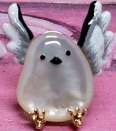 新品 ヴァンドームブティック シマエナガ ピンブローチ - メルカリ