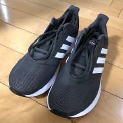 adidas スニーカーのサムネイル