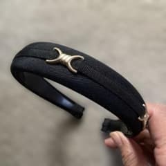 黒いテクスチャー付きヘアバンドのサムネイル