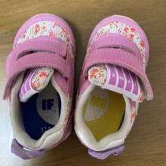 スニーカーのサムネイル